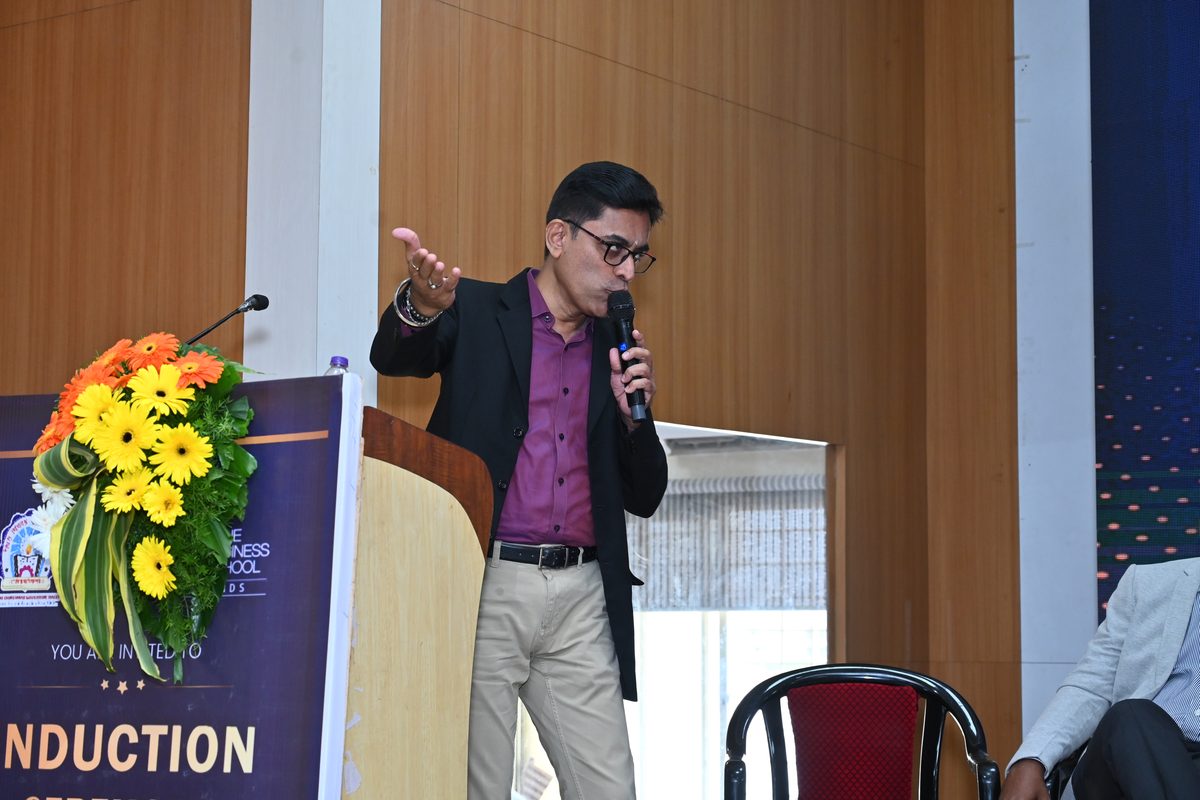 Srikanth Kalyanasundaram speaking at a business school induction ceremony